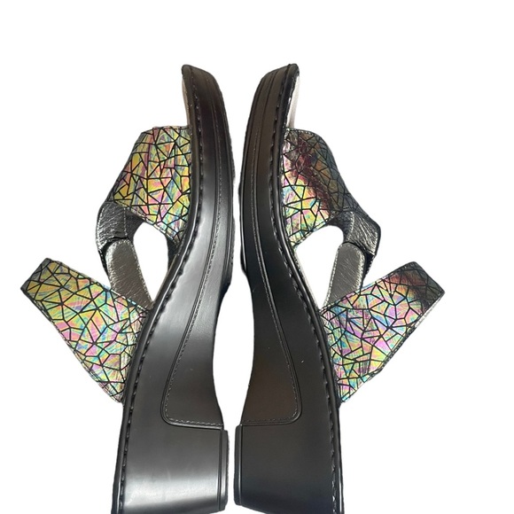 Alegria Loti Women's Tectonic
Iridescent Leather Slide On
Sandals Sz 41(10.5) - Picture 4 of 12